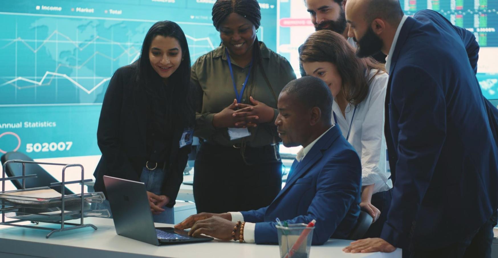 現代的な金融オフィスの業務風景